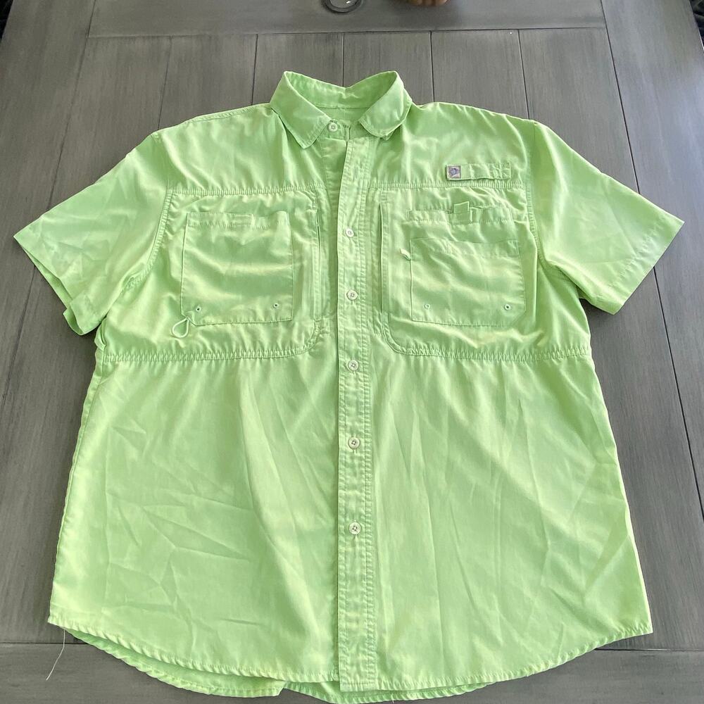 Reel Legends Vented Fishing Shirt • Medium • Bright Green • Short Sleeve